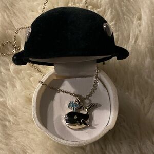 SILVER TONE,BLACK+WHITE KILLER WHALE+CRYSTALS GIRL KID CHILDREN NECKLACE pendant